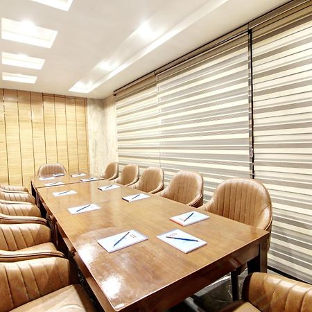 Hotel Krishna Plaza 'New Delhi' - By M S Hospitality Экстерьер фото