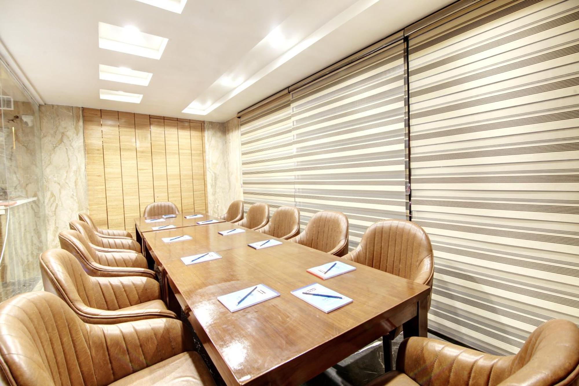 Hotel Krishna Plaza 'New Delhi' - By M S Hospitality Экстерьер фото
