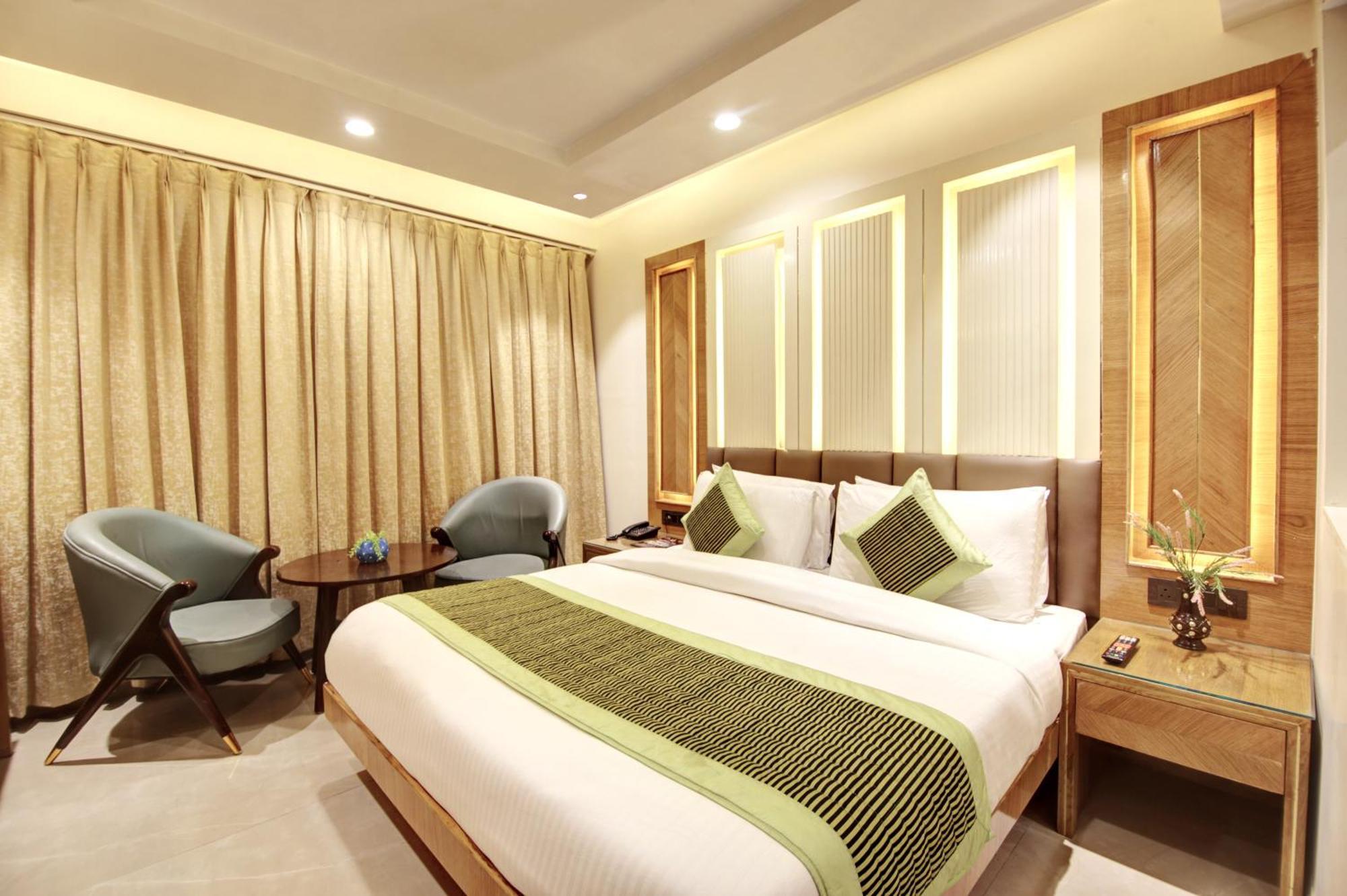 Hotel Krishna Plaza 'New Delhi' - By M S Hospitality Экстерьер фото