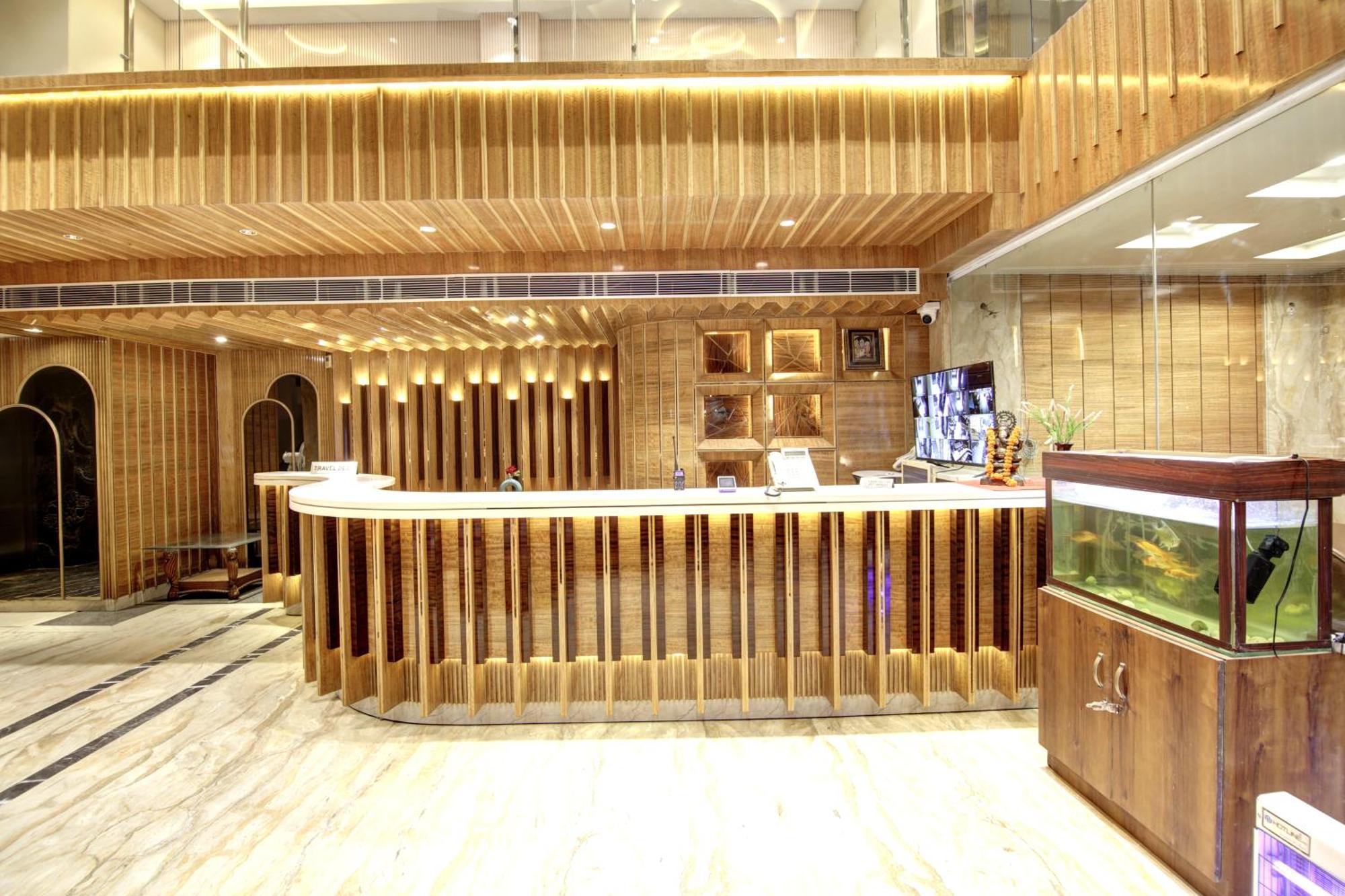 Hotel Krishna Plaza 'New Delhi' - By M S Hospitality Экстерьер фото