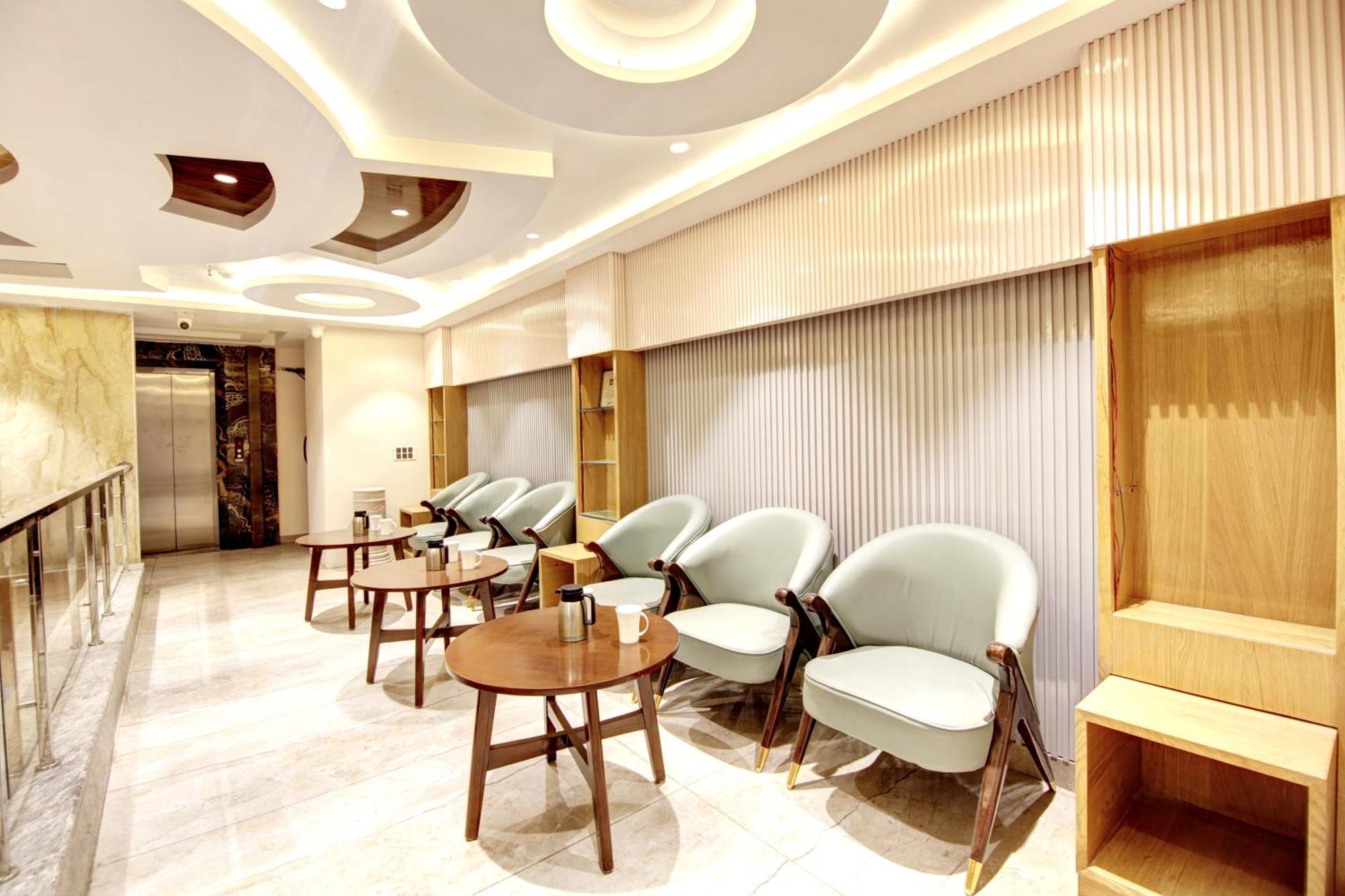 Hotel Krishna Plaza 'New Delhi' - By M S Hospitality Экстерьер фото