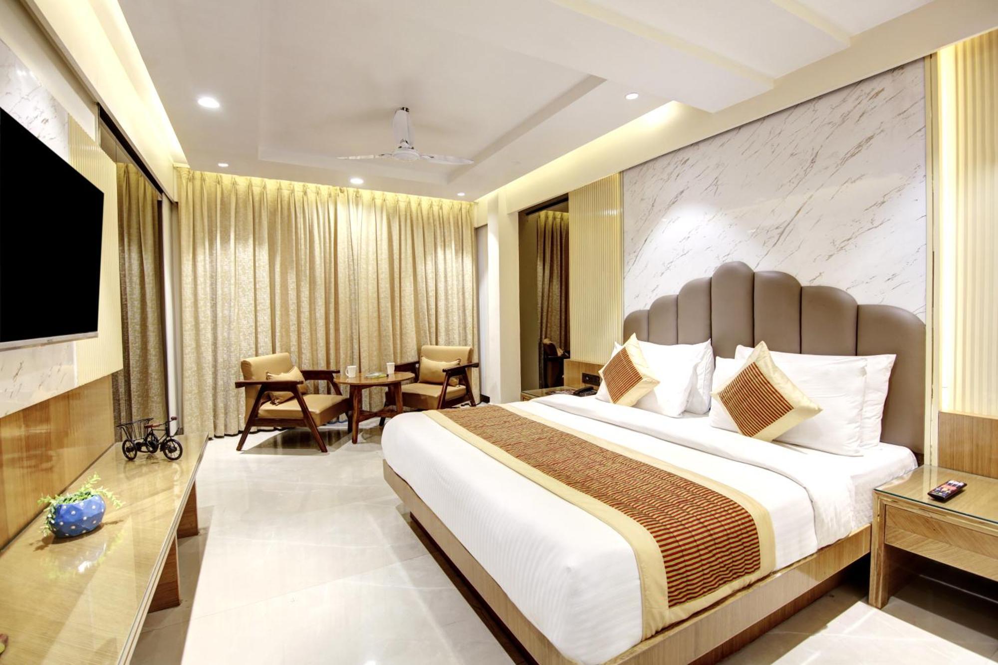 Hotel Krishna Plaza 'New Delhi' - By M S Hospitality Экстерьер фото