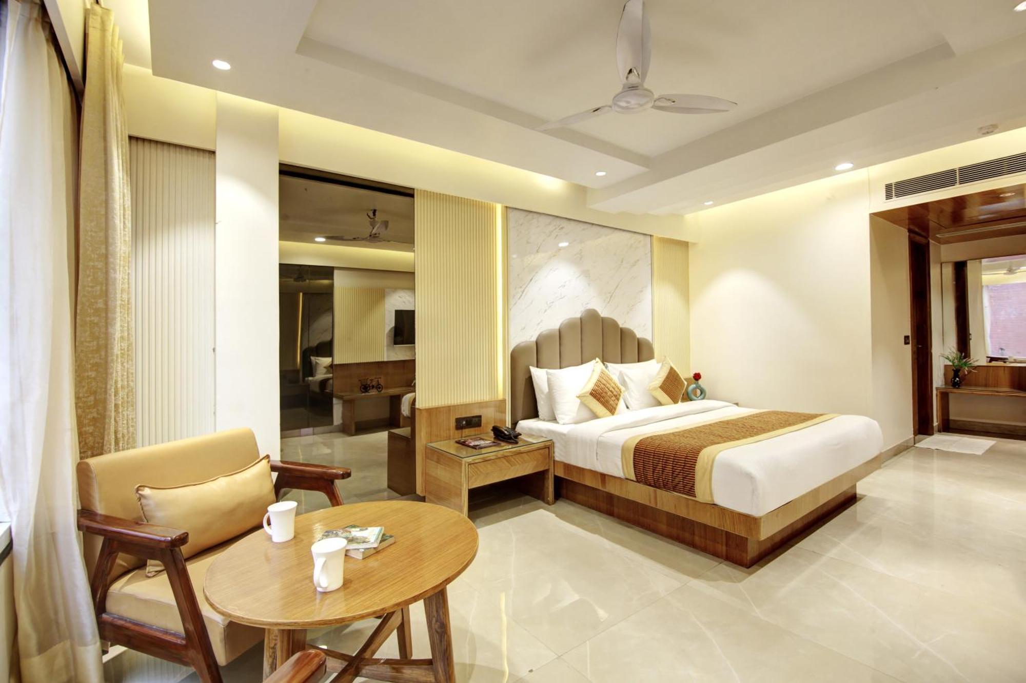 Hotel Krishna Plaza 'New Delhi' - By M S Hospitality Экстерьер фото