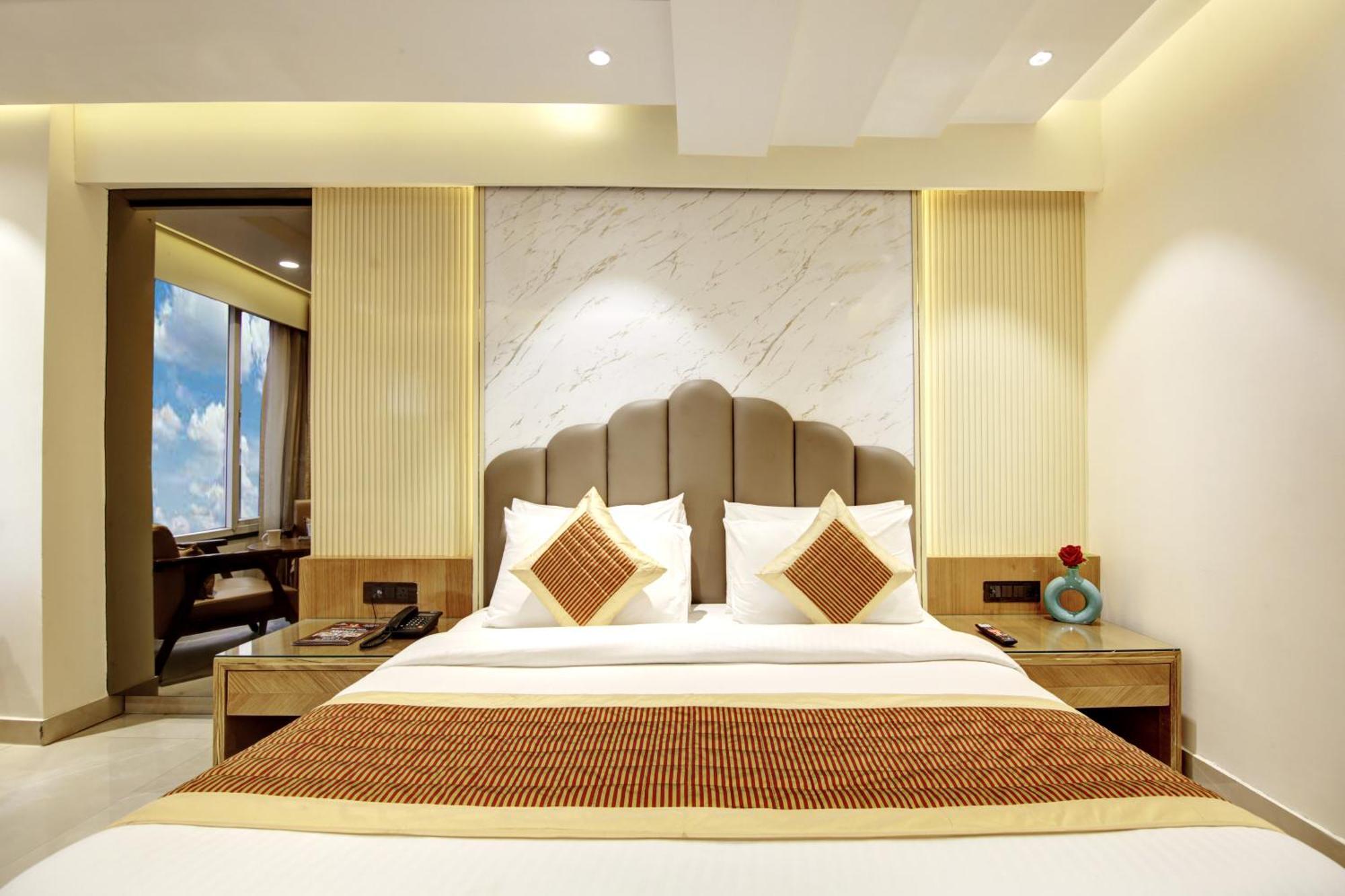 Hotel Krishna Plaza 'New Delhi' - By M S Hospitality Экстерьер фото