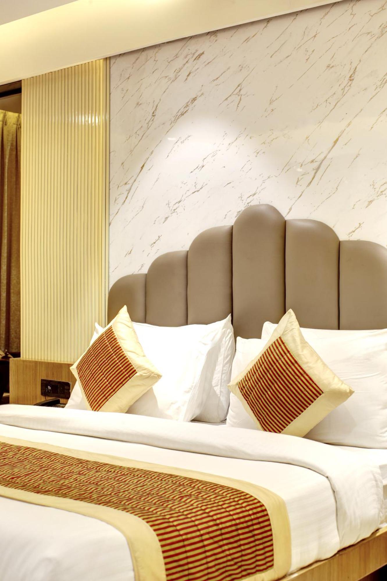 Hotel Krishna Plaza 'New Delhi' - By M S Hospitality Экстерьер фото