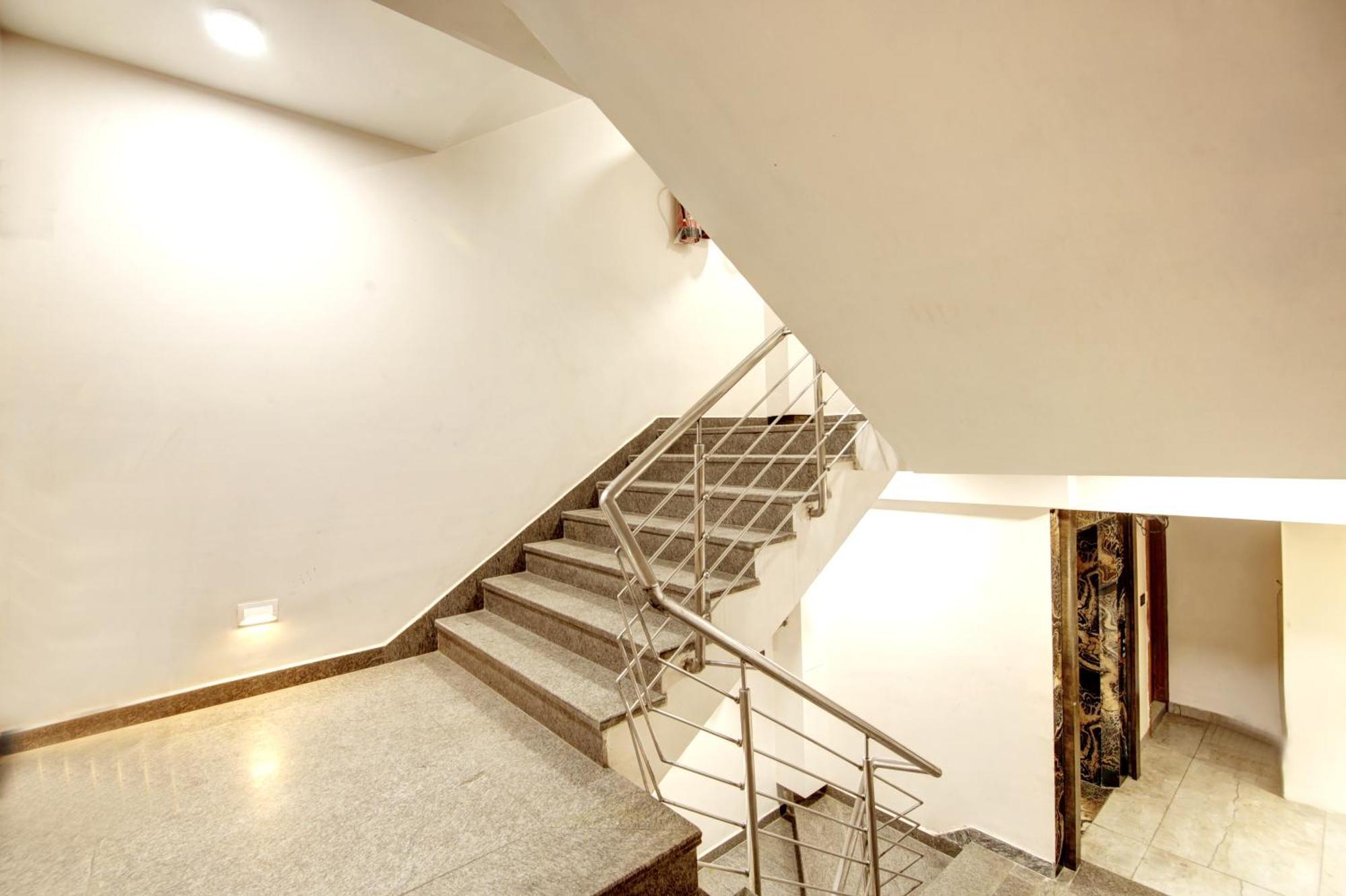 Hotel Krishna Plaza 'New Delhi' - By M S Hospitality Экстерьер фото
