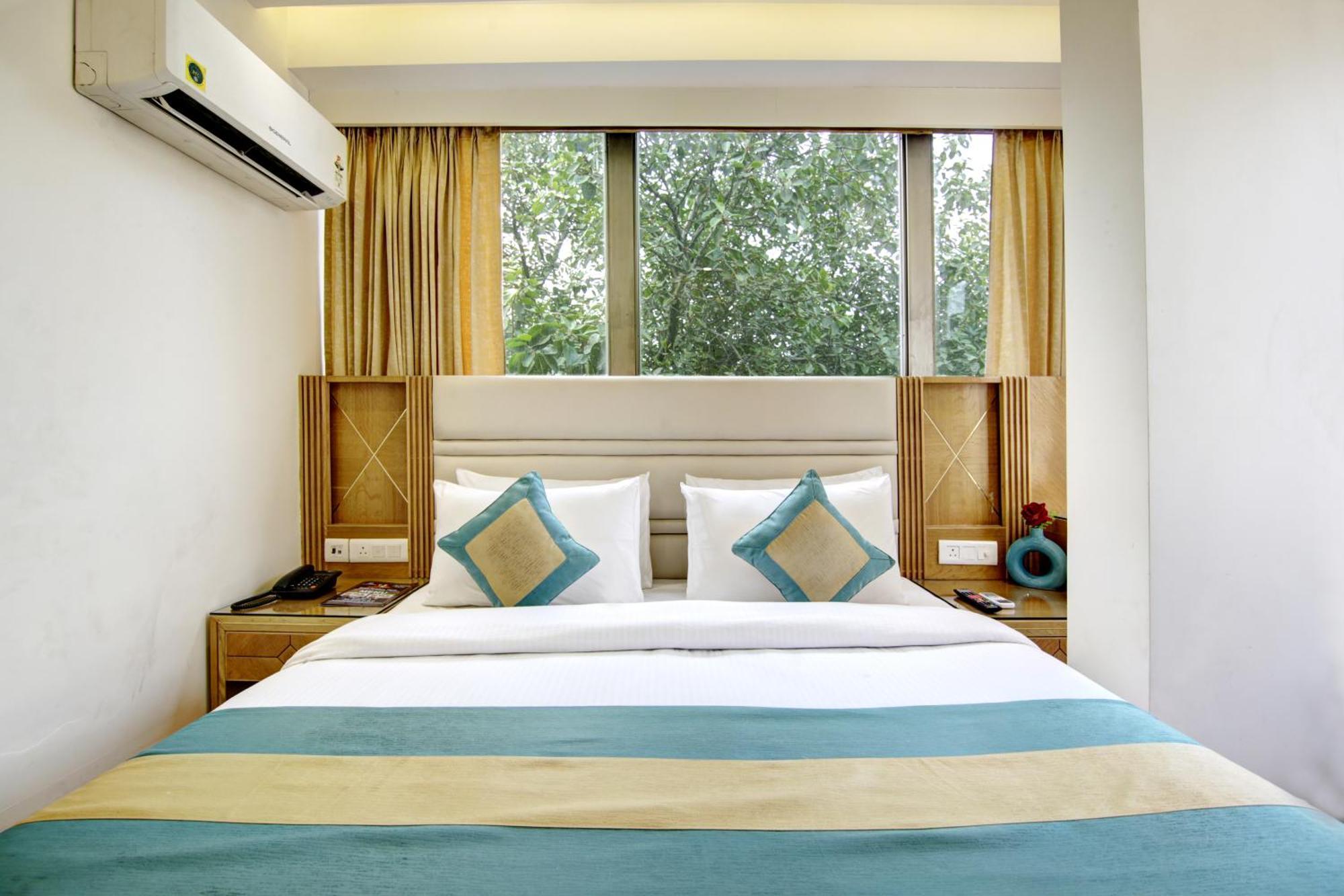 Hotel Krishna Plaza 'New Delhi' - By M S Hospitality Экстерьер фото