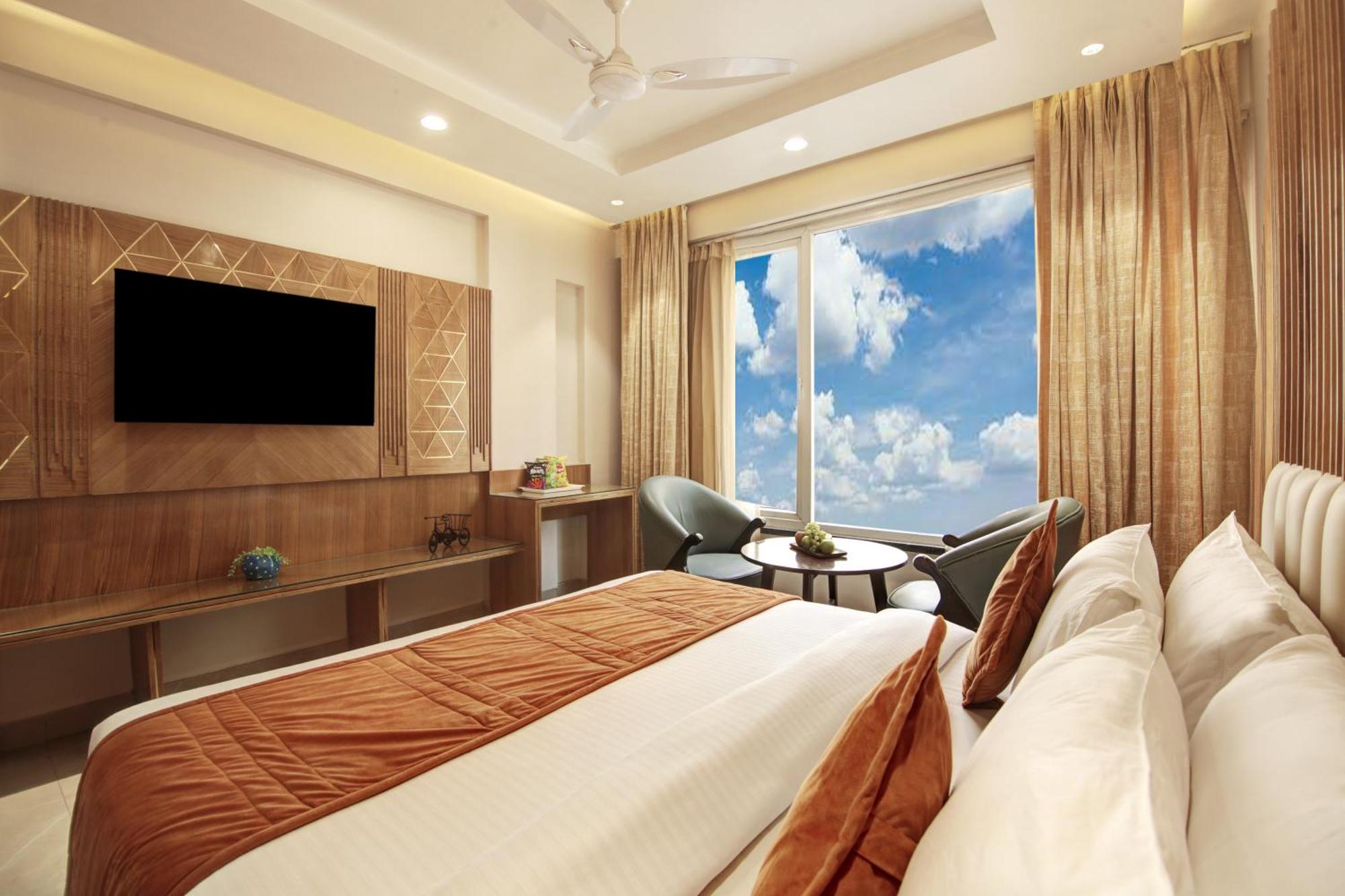 Hotel Krishna Plaza 'New Delhi' - By M S Hospitality Экстерьер фото