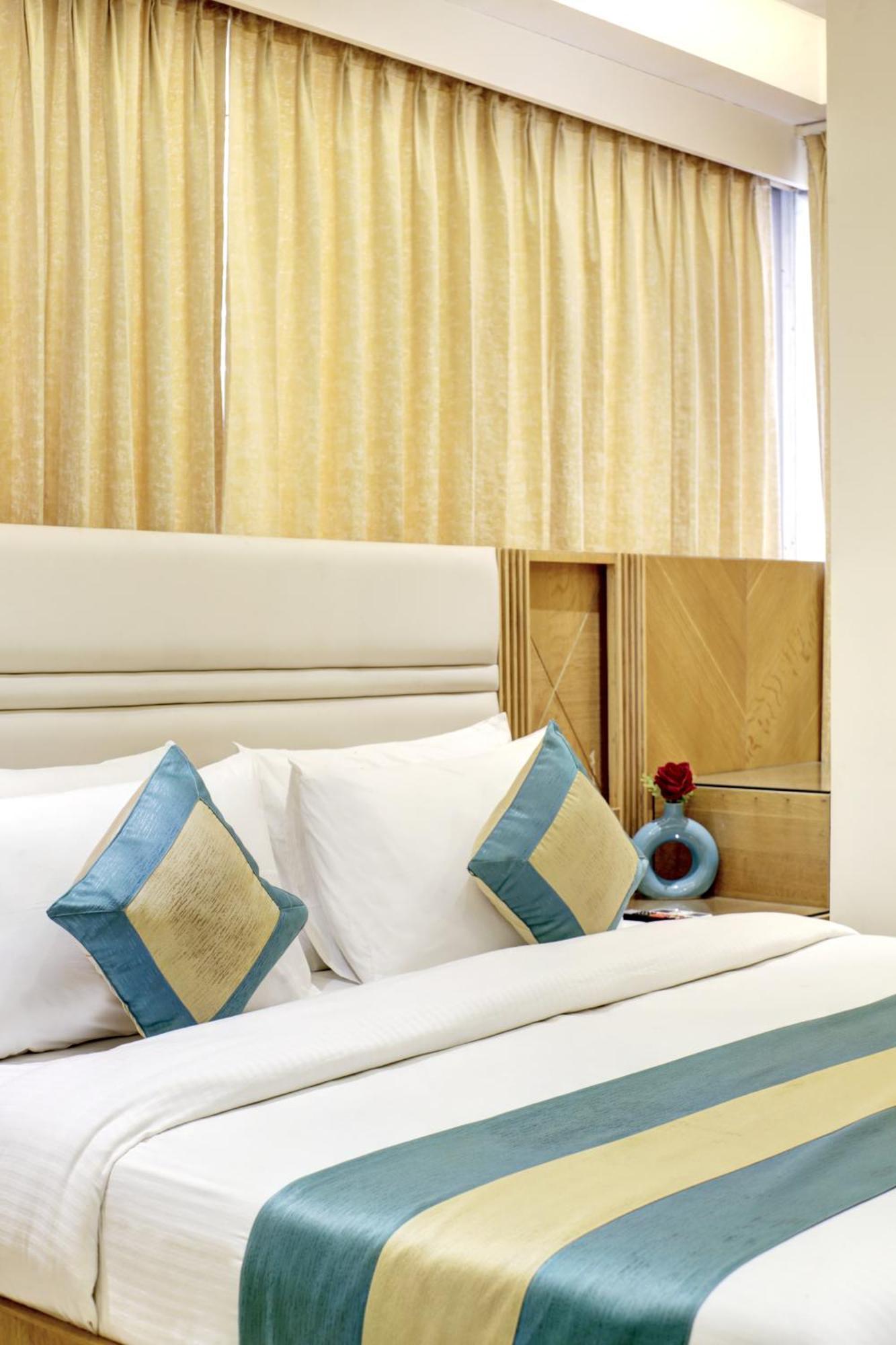 Hotel Krishna Plaza 'New Delhi' - By M S Hospitality Экстерьер фото