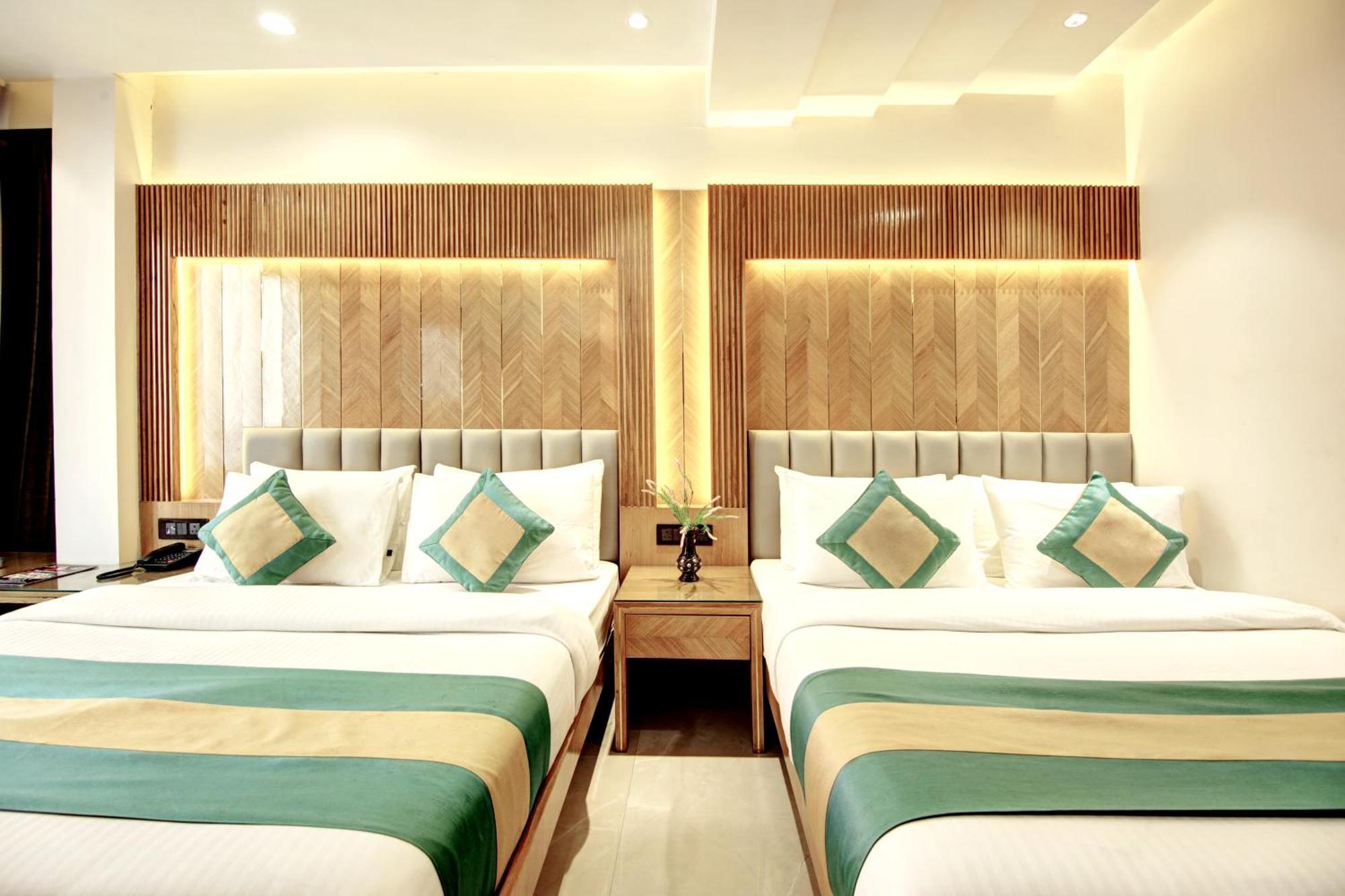 Hotel Krishna Plaza 'New Delhi' - By M S Hospitality Экстерьер фото