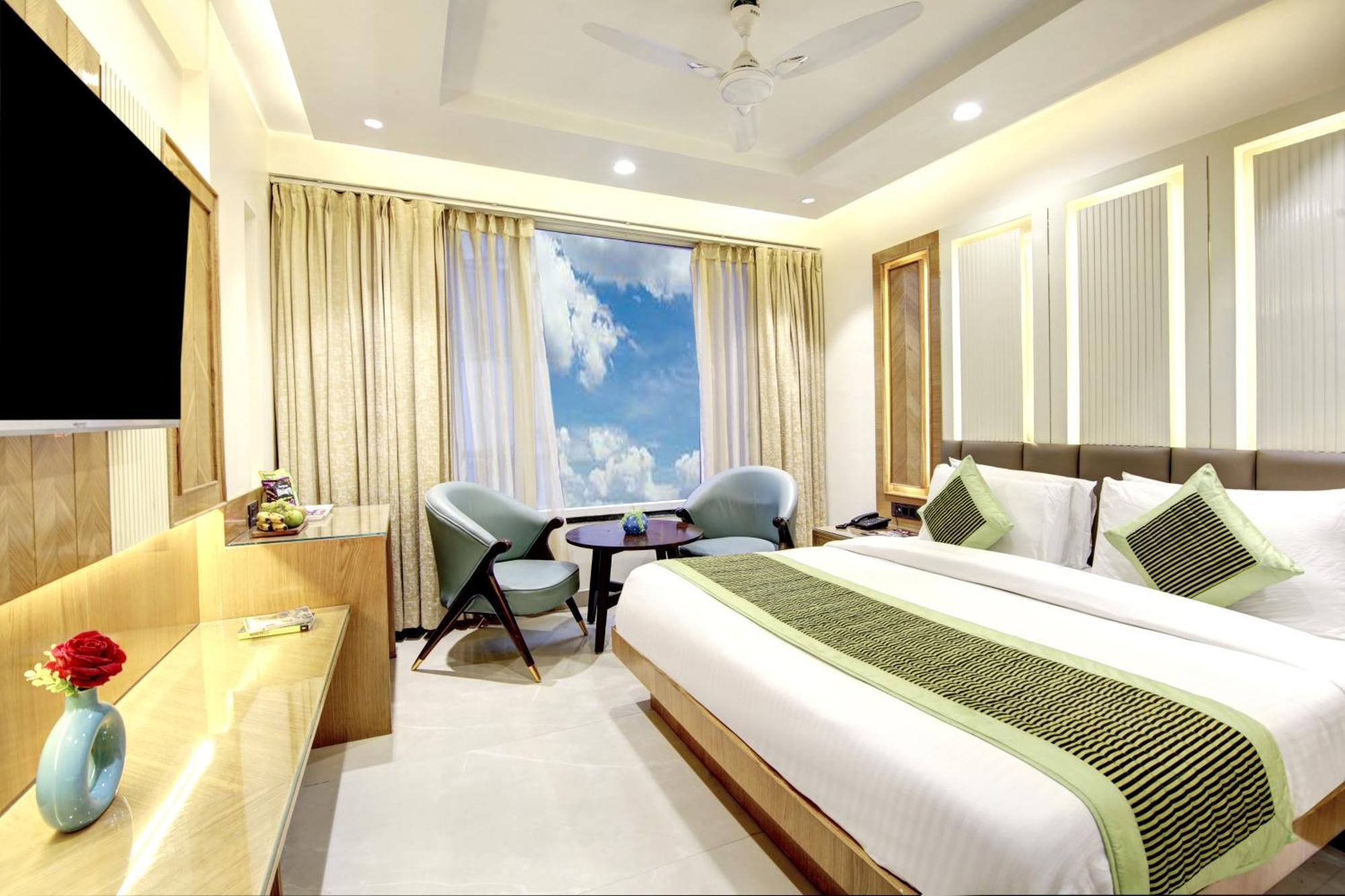 Hotel Krishna Plaza 'New Delhi' - By M S Hospitality Экстерьер фото