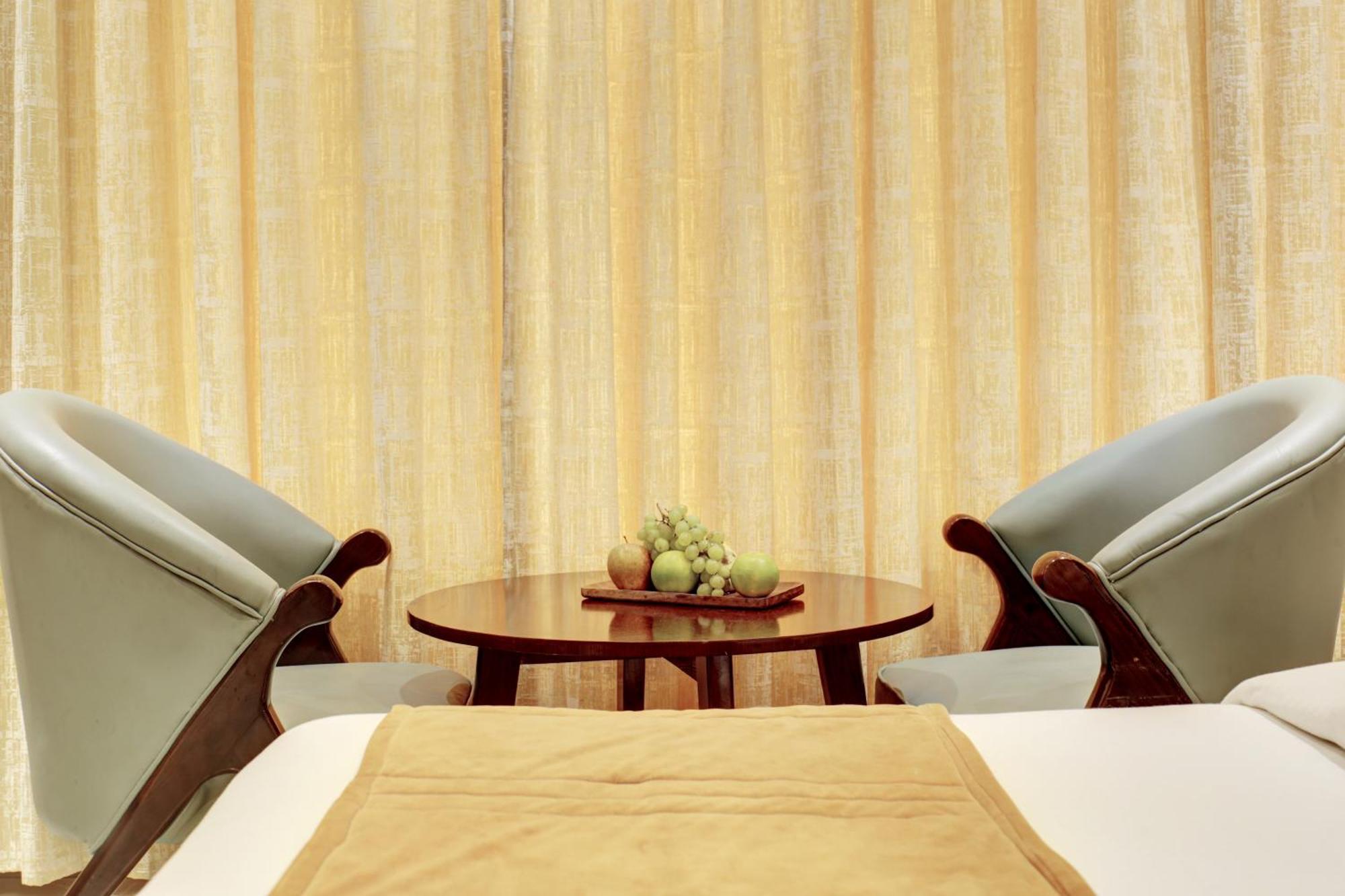 Hotel Krishna Plaza 'New Delhi' - By M S Hospitality Экстерьер фото