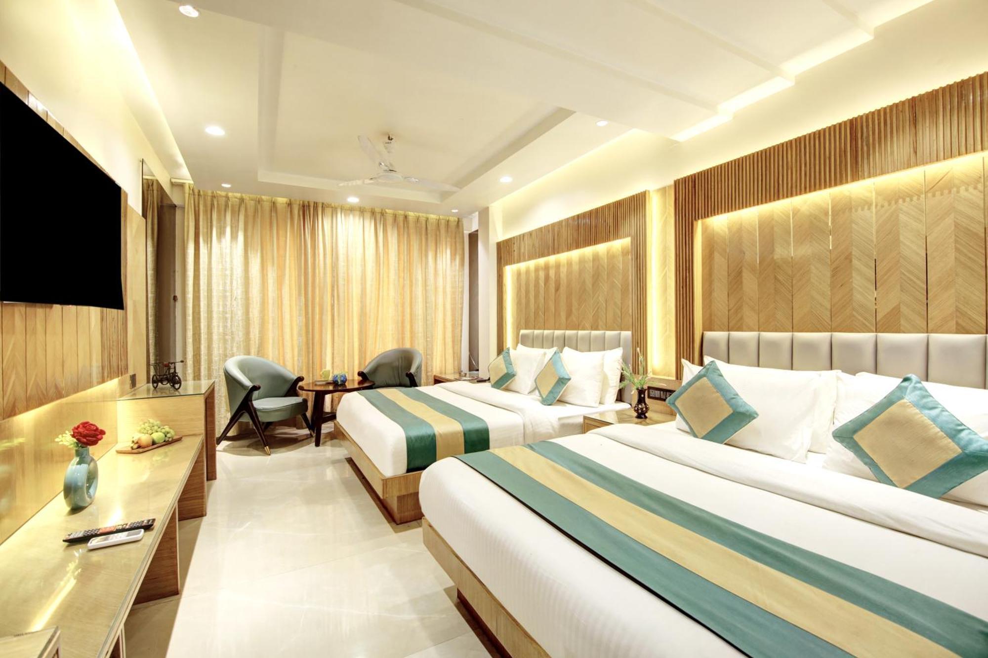 Hotel Krishna Plaza 'New Delhi' - By M S Hospitality Экстерьер фото