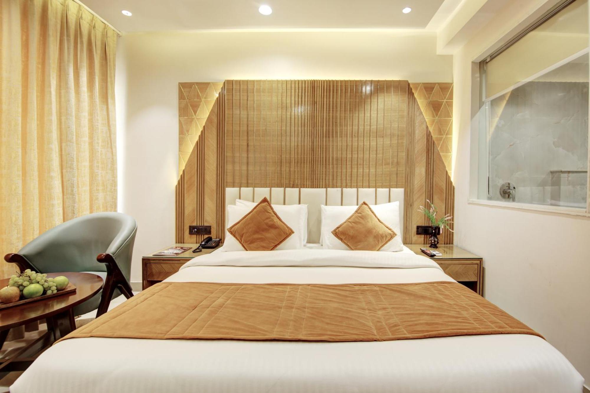 Hotel Krishna Plaza 'New Delhi' - By M S Hospitality Экстерьер фото