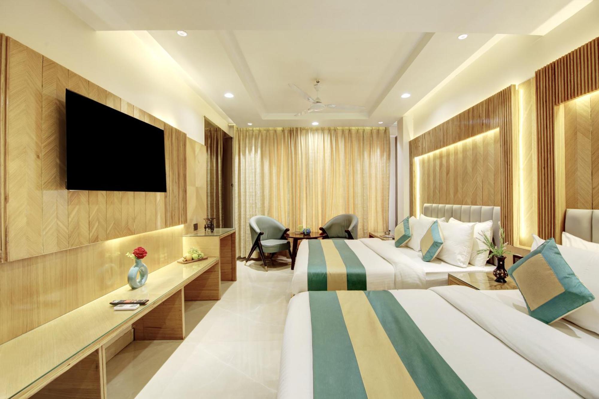 Hotel Krishna Plaza 'New Delhi' - By M S Hospitality Экстерьер фото